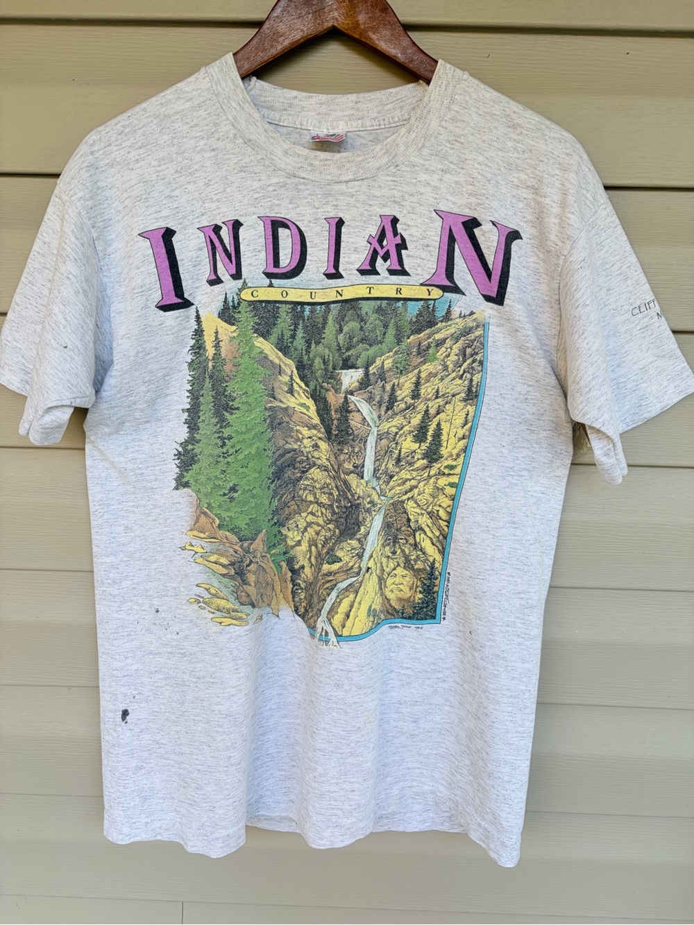 Vintage 90’s “Indian Country” Graphic Single Stitch Tee Fruit of the Loom USA